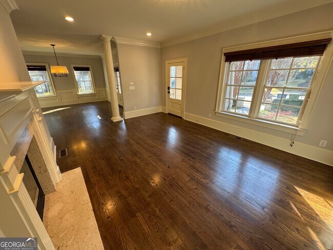 Building Photo - 1092 McLynn Ave NE