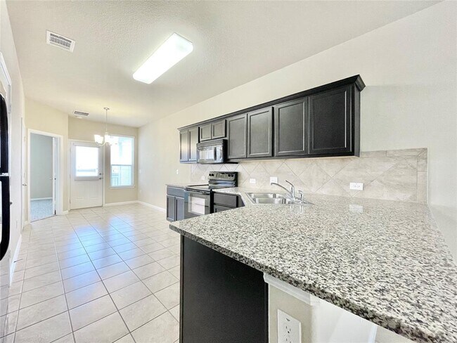 Building Photo - 415 Crater Lake Dr