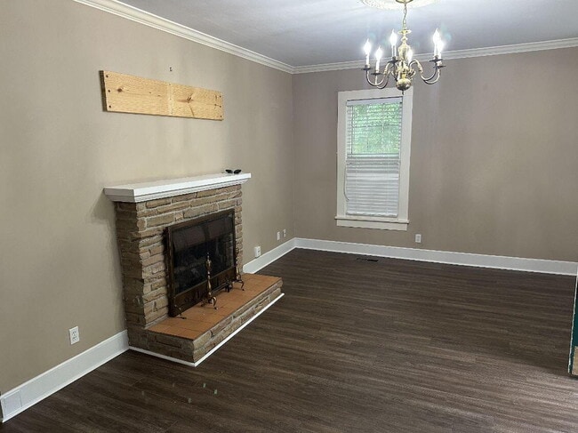 Building Photo - "Charming 2-Bedroom with 2 Full Baths in t...