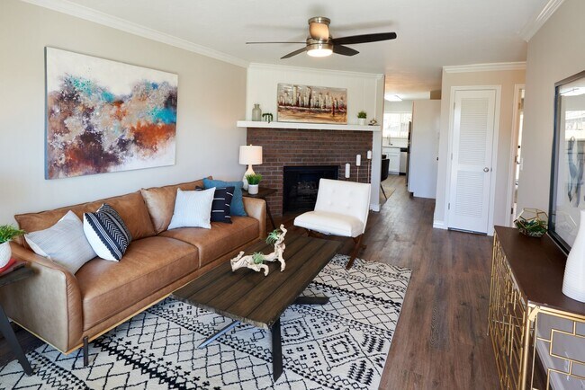 Building Photo - Riverside 1492-94