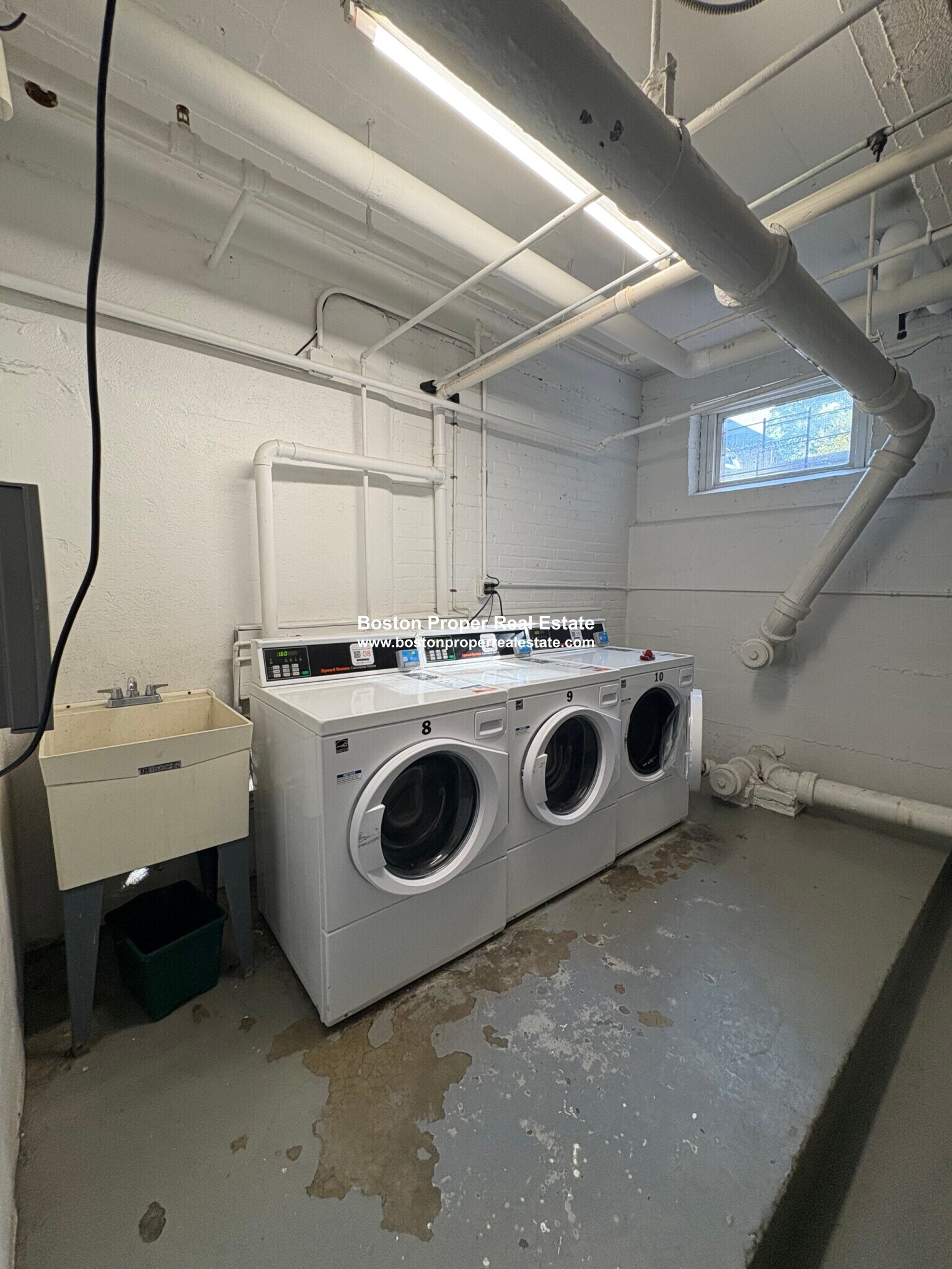 Building Photo - 118 Riverway St