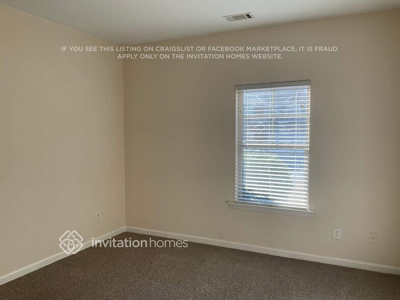 Building Photo - 440 Village Broad St