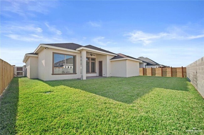 Building Photo - 25 N Brushfield Ave