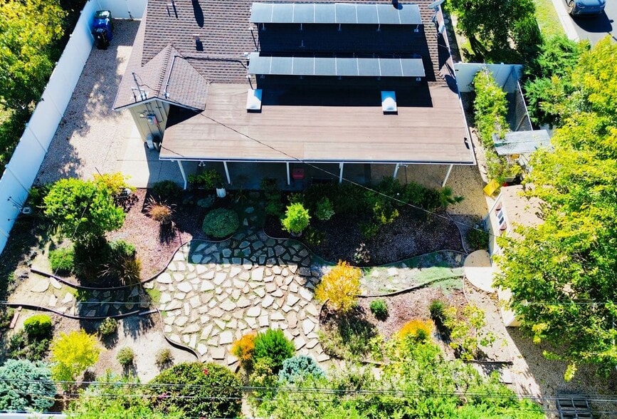 Building Photo - 23813 Calvert St