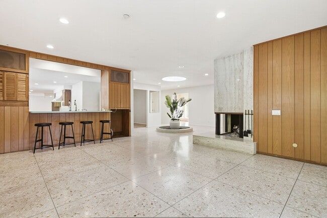 Building Photo - Alto Cedro Estate Lease