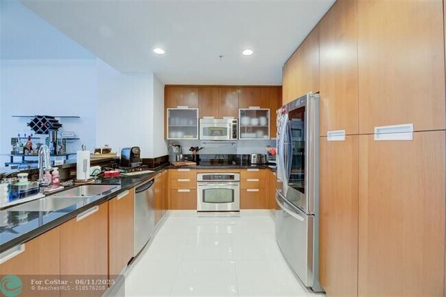 Building Photo - 7901 Hispanola Ave