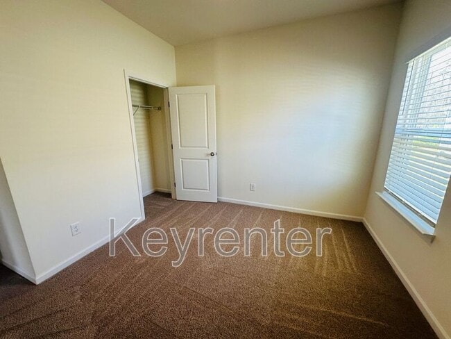 Building Photo - 313 Eclipse Ln