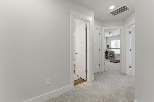 Building Photo - Luxury 3BR/2.5BA Craftsman Townhome with Designer Finishes & Open-Concept Living in Trailside at ...