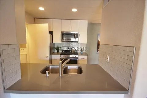 Building Photo - 7885 W Flamingo Rd