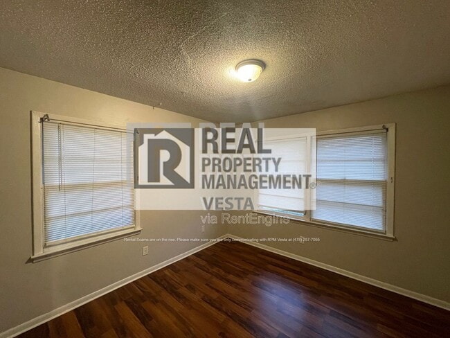 Building Photo - 102 Hope Pl