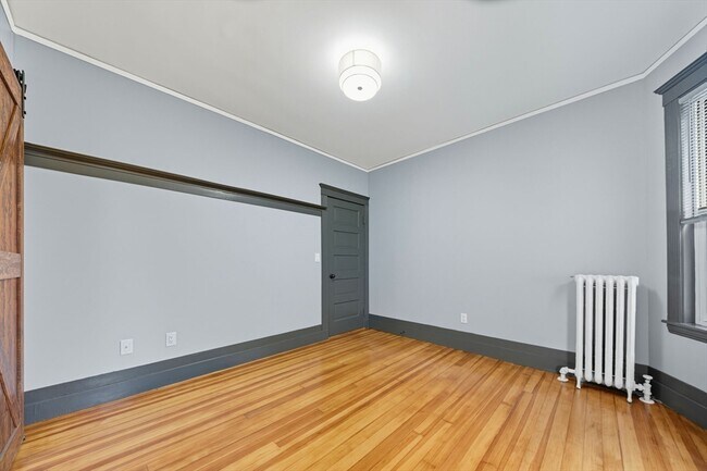 Building Photo - 24 Hinckley St