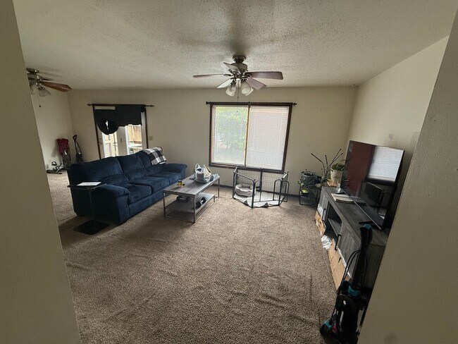 Building Photo - HEST412