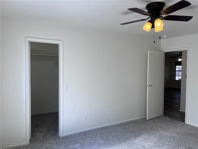 Building Photo - 6665 W Tropicana Ave