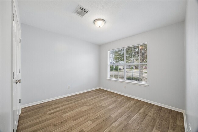 Building Photo - 19715 Billineys Park Dr