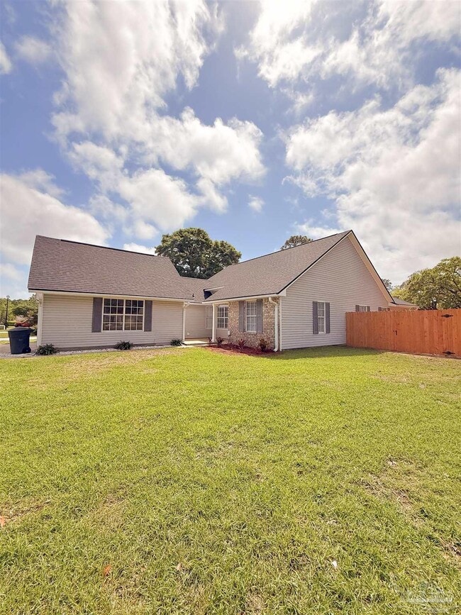 Building Photo - 161 Mirabelle Cir