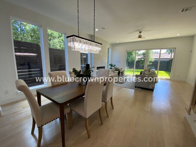 Building Photo - 807 S Glasgow Dr