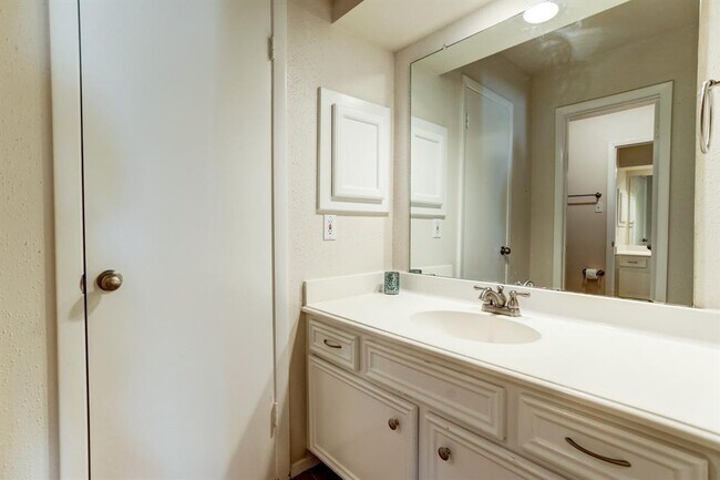 Building Photo - 11507 Wolf Run Ln