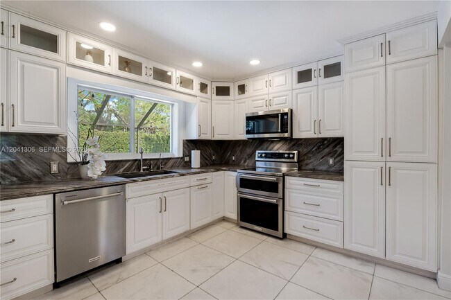 Building Photo - 8480 SW 66th St