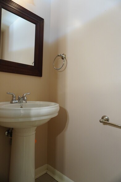 Building Photo - 5 Castlebar Ct