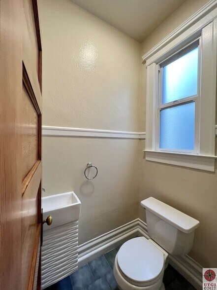 Building Photo - 1347 Vallejo St