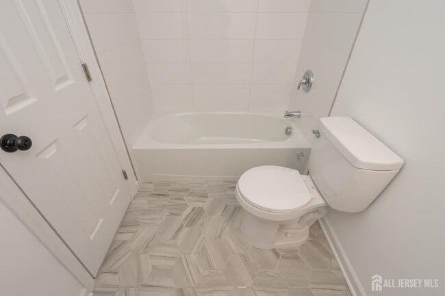 Building Photo - 801 Woodbridge Commons Way