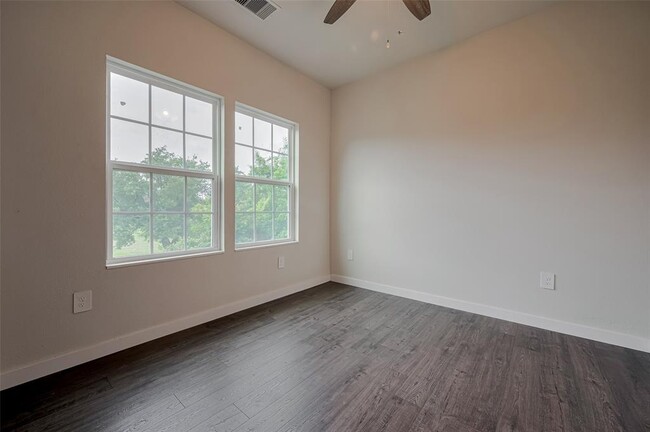Building Photo - 7218 Philibert Ln
