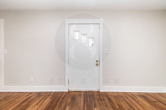 Building Photo - Charming 3BR/1BA Ranch Home with Fenced Ba...