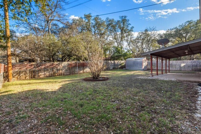 Building Photo - 8401 Tecumseh Dr