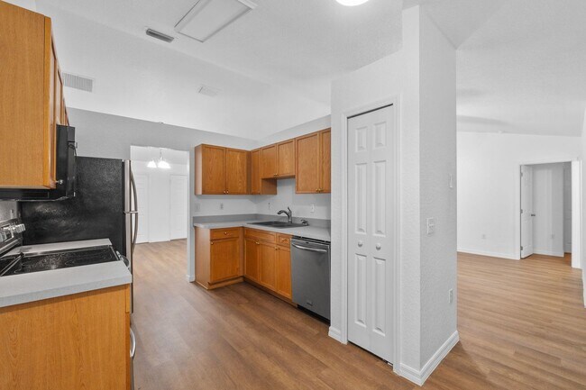 Building Photo - Updated 4 bed 2 bathroom home