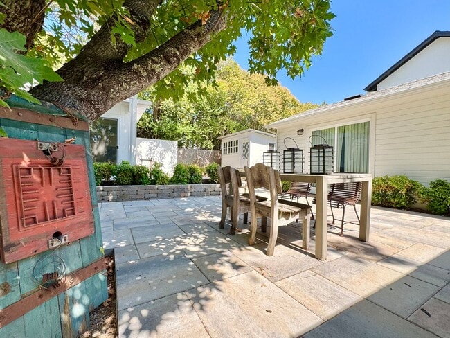 Building Photo - Available For 4+ Months!* Rare Find Furnished Saint Helena Gem, “Upper Tainter” 2 Bedrooms, 2 Bat...