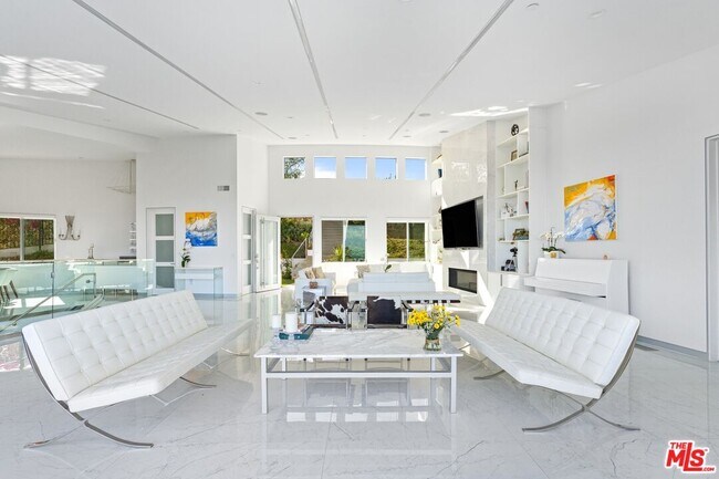 Building Photo - 28405 Via Acero