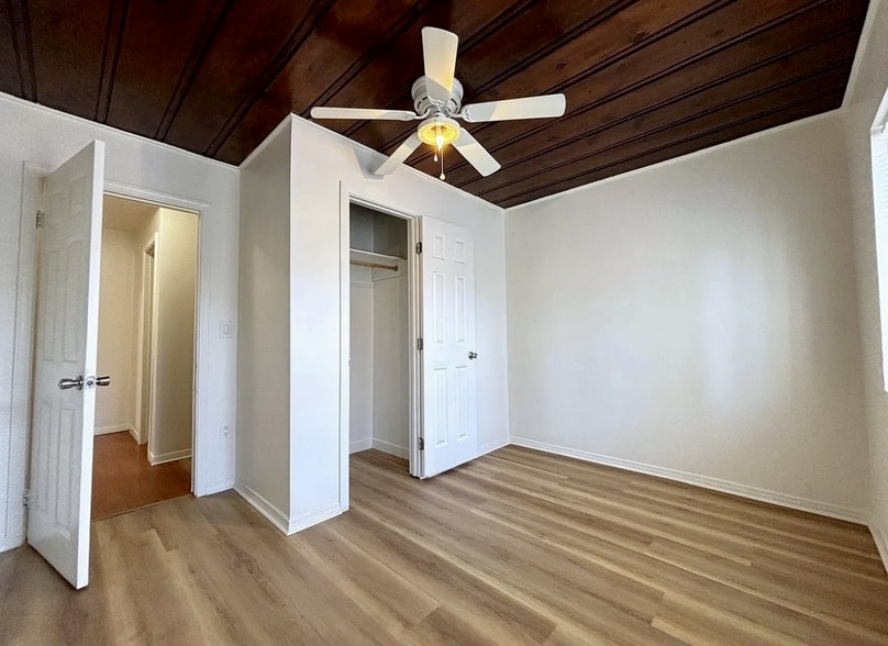 Building Photo - 22122 Saticoy St