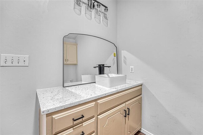 Building Photo - 2805 Shiloh Ln