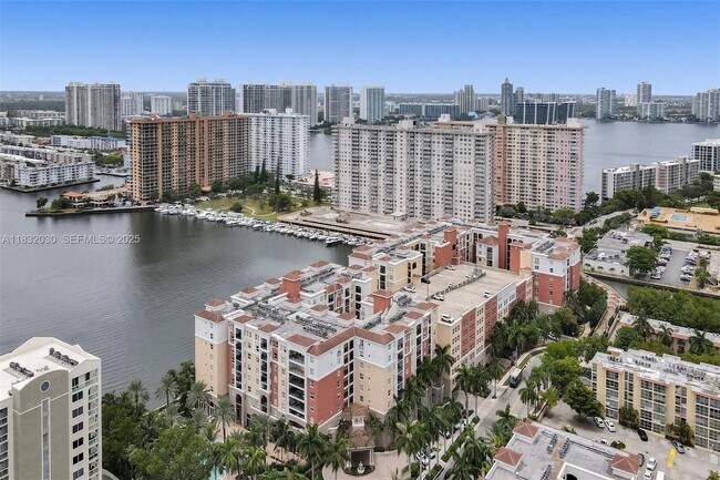 Building Photo - 17100 N Bay Rd