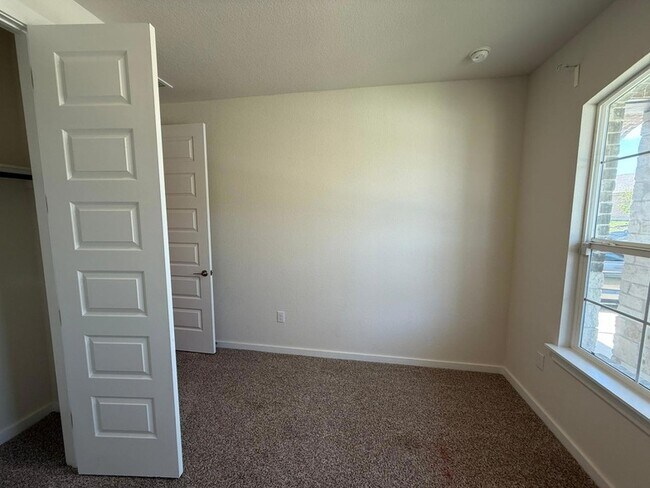 Building Photo - 2037 Saddlery St