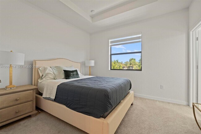 Building Photo - 20655 NE 7th Pl