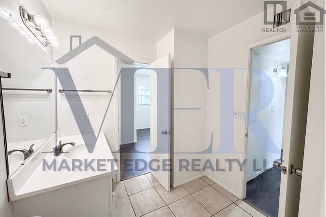 Building Photo - 2Bed/1.5Bath Townhome at Glendale/43rd Ave! Ready for Immediate Move-In!