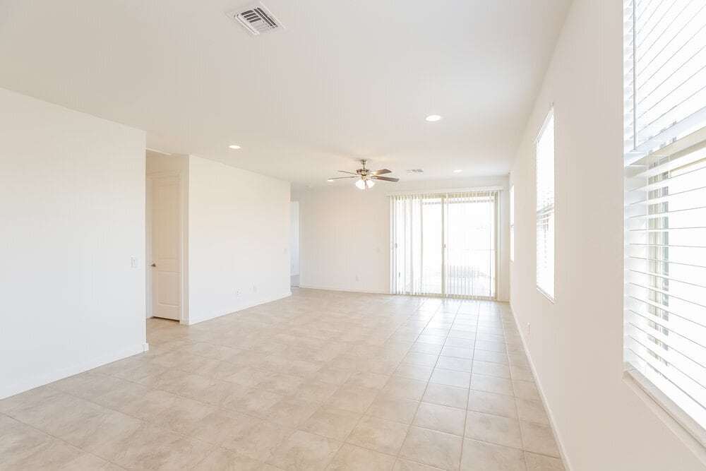 Building Photo - 17484 W Sunnyslope Ln