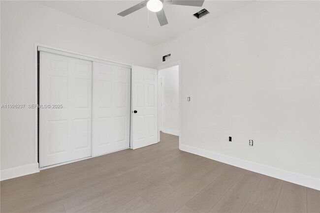 Building Photo - 963 SW 6th St