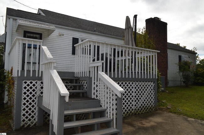 Building Photo - 614 S Mountain View Rd