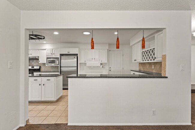 Building Photo - 1201 W 12th St