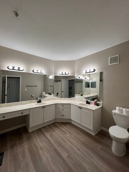 Building Photo - 2725 Via Cipriani