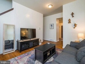 Building Photo - 1619 Master St