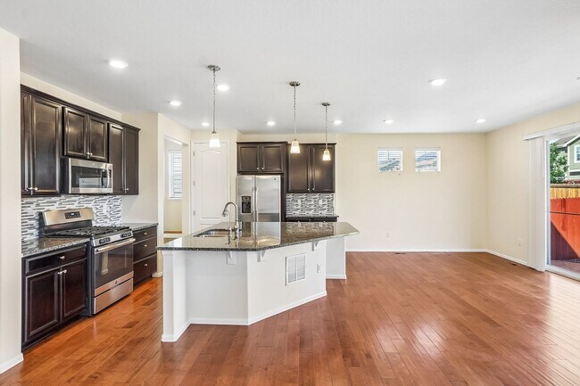 Building Photo - Luxurious Living: 2,367 Sq Ft Home with 4 Baths in Prime Location