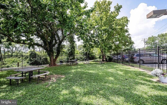 Building Photo - 4600 Duke St