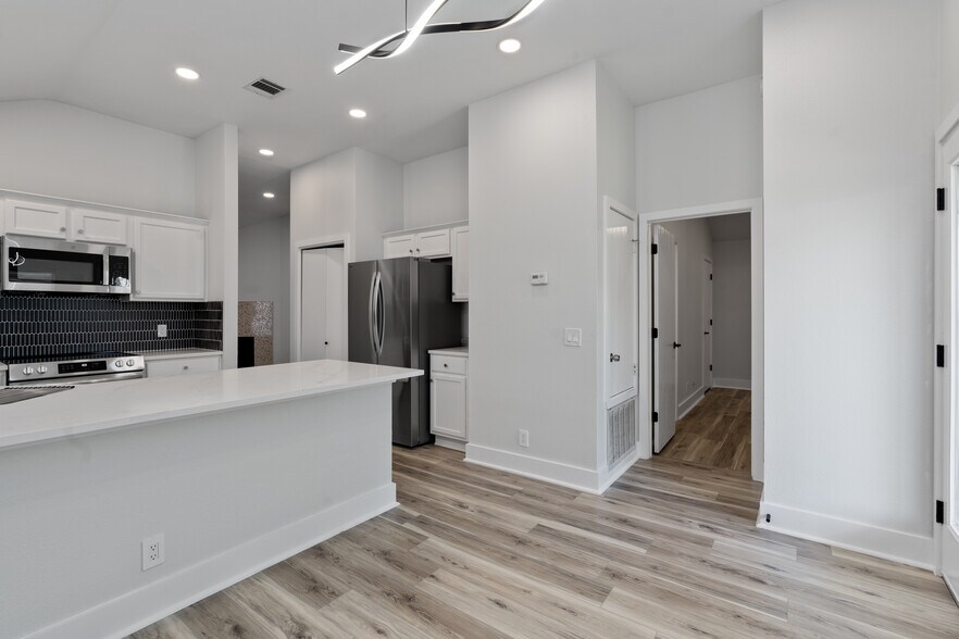 Building Photo - 16512 Trevin Cv