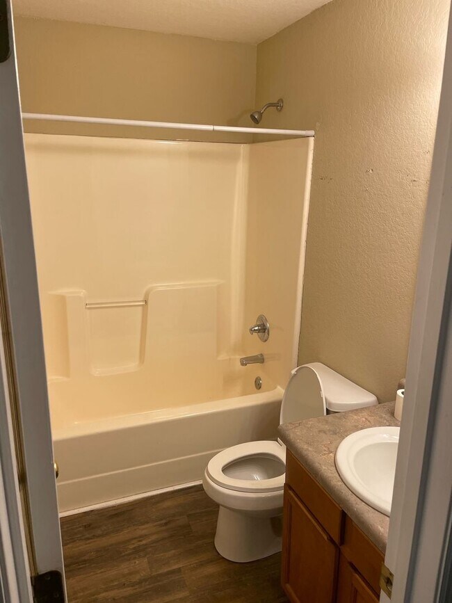 Building Photo - 668 Gardner Dr SE