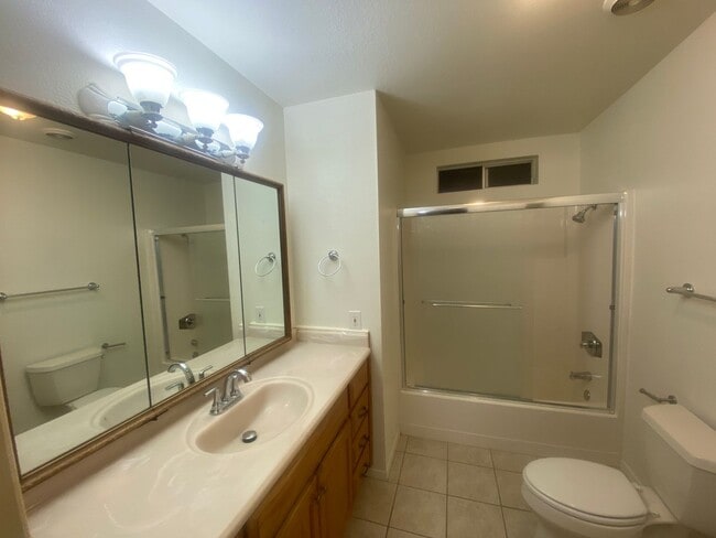 Building Photo - Spacious West Sedona home on a private 1.1...