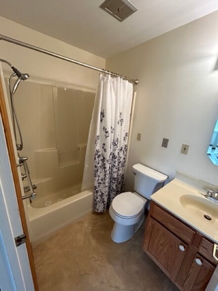Full Bathroom - 510 Clubhouse Dr