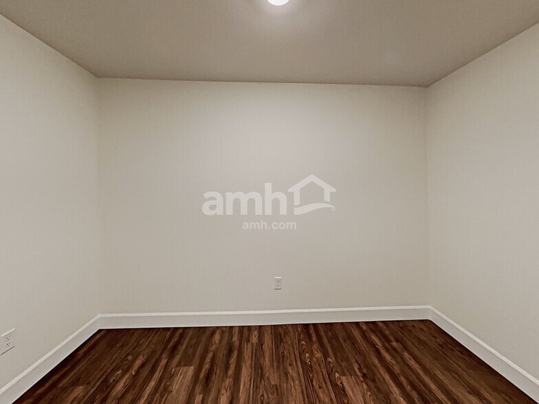 Building Photo - 327 Cape Seville Pl